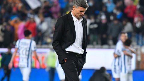 El entrenador del América, Fernando 'Tano' Ortiz, tiene una dura exigencia en devolver al América a puestos importantes.