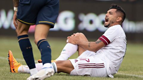 Jesús 'Tecatito' Corona se lesionó en partido de México contra Ecuador.