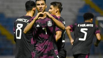 El seleccionado mexicano arrasó a Surinam con un 8-0.