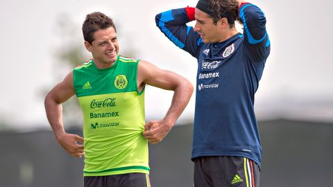 Javier Hernández y Memo Ochoa