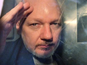 Julian Assange enfrenta próxima extradición a Estados Unidos después de que el Reino Unido aprobó su traslado
