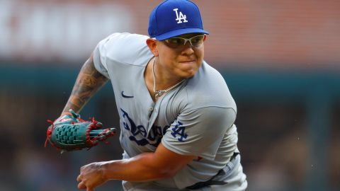Julio Urías obtuvo el quinto triunfo de la temporada y el primero de la serie ante Bravos.