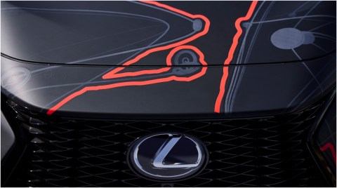 El diseño del Lexus Thieves NX se ha inspirado en el mapa recorrido por el equipo para ganar, así como los sitios que visitaron los jugadores