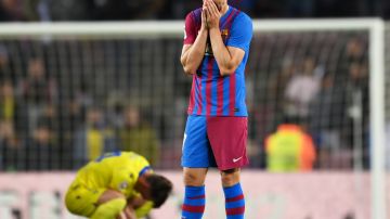 Luuk de Jong uniformado con los colores del FC Barcelona.