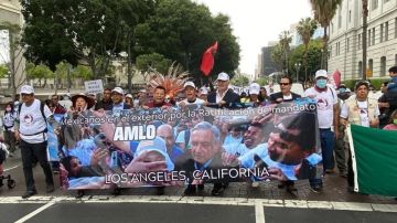 En abril, cientos de inmigrantes salieron a las calles de LA a manifestar su apoyo al presidente de México.