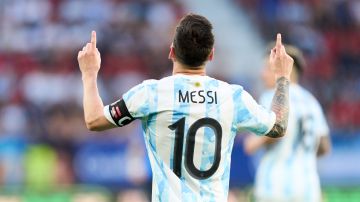 Messi celebra uno de sus cinco goles ante Estonia.