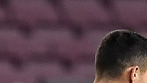 Messi y Cristiano se saludan en un juego de Champions.