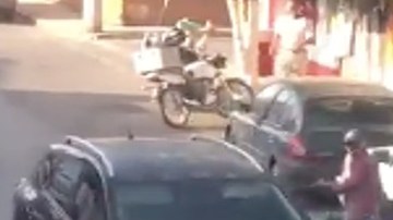 Narcos levantan a mecánico de motos.