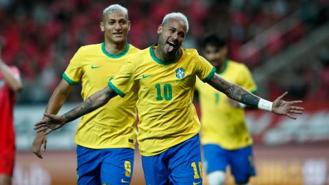 Neymar celebrando un gol contra Corea del Sur.
