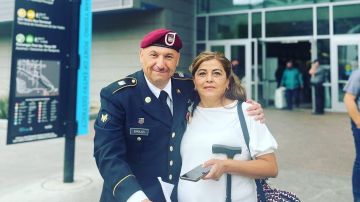 Yolanda Varona al cruzar la frontera es recibida por su esposo, el veterano Héctor Barajas. (Cortesía Yolanda Varona)