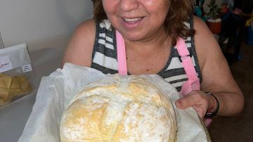 Desde su casa, Fátima García abre la primera panadería ecuatoriana en Los Ángeles. (Cortesía)