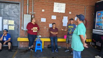 Vendedores inquilinos de La Palma Ice Cream Inc presentaron sus preocupaciones ante la nueva concejal Eunisses Hernández.