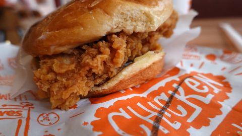Popeyes sándwich pollo