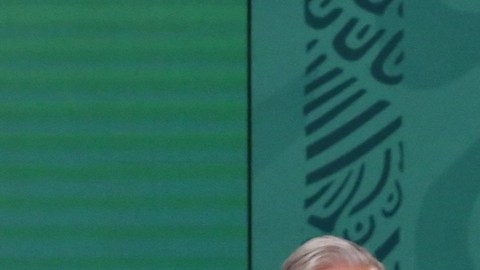 AMLO presenta plan de Seguridad Social para periodistas independientes