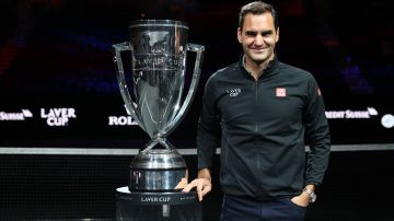 Roger Federer en Laver Cup Trophy.