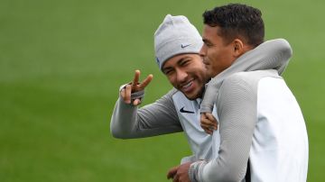 Thiago Silva quiere a su compatriota Neymar en el Chelsea.