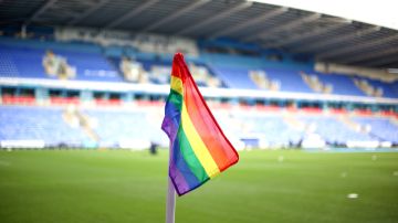 UEFA constata que hinchas con bandera arcoíris serán bien recibidos en el Mundial Qatar 2022.
