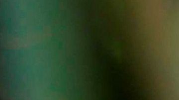 VIDEO Orangután ataca a ‘influencer’ que lo molestó en el zoológico para obtener un video