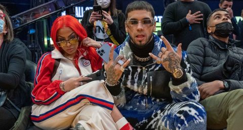 Yailin La Más Viral y Anuel AA en un juego de la NBA
