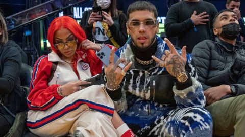 Yailin La Más Viral y Anuel AA en un juego de la NBA