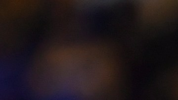 Yeferson Soteldo disputando un balón uniformado con la casaca de Tigres.