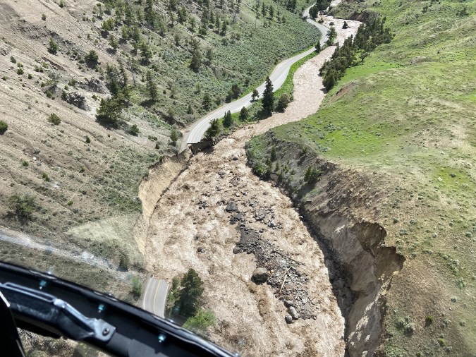 Estado de la carretera de entrada norte al Parque Nacional de Yellowstone