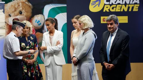 La reina Letizia de España y Jill Biden visitan centro de refugiados ucranianos