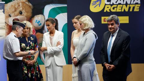 La reina Letizia de España y Jill Biden visitan centro de refugiados ucranianos
