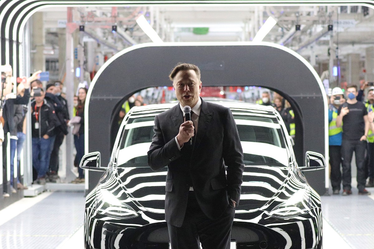 Elon Musk ha dado mensajes contradictorios en las últimas semanas sobre los planes de Tesla con relación a sus trabajadores.