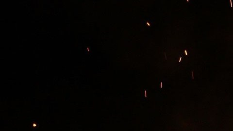 El sospechoso el dijo a la policía que estaba enojado y quería quemar algo.