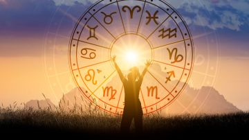 Las cúspides en astrología se refieren a la frontera que divide a dos signos zodiacales.