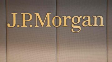 fachade de un edificio con el logotipo de JP Morgan.