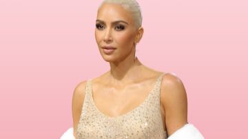 Kim Kardashian anuncia comida rápida y ponen en duda si en verdad la come.