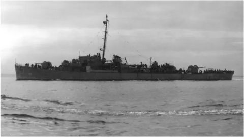 El USS Samuel B Robert se enfrentó contra rivales mucho más grandes que él.