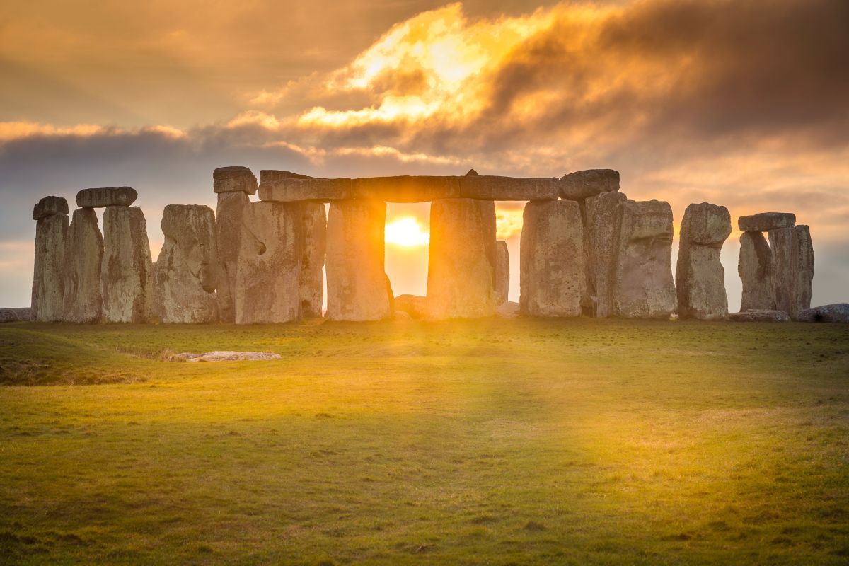 Stonehenge es uno de los sitios más famosos para ver el solsticio de verano.