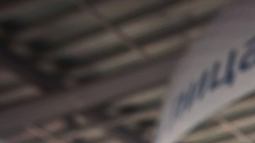 Cajas de tampones de la marca Tampax apilados en el estante de un supermercado.