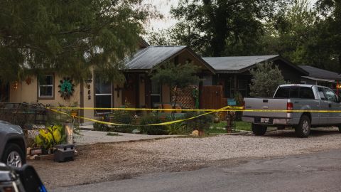 Abuela del tirador de Uvalde salió corriendo a la calle tras recibir disparo en la cara: ‘Mira lo que me hizo’