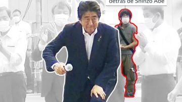 El sospechoso se ve detrás de Shinzo Abe.
