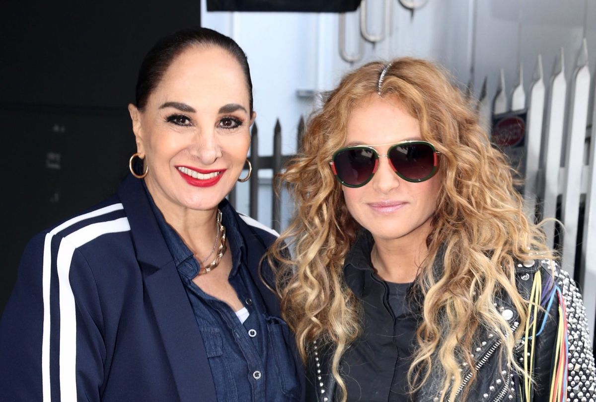 Paulina Rubio is caught entering the funeral of her mother, Susana Dosamantes