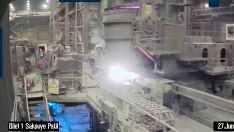 Quiénes son los "gorriones depredadores", los misteriosos hackers que lograron incendiar una fábrica en Irán