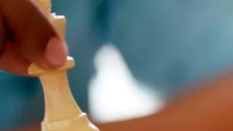 Un robot quiebra el dedo de un niño de 7 años durante una partida de ajedrez