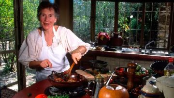 "La Indiana Jones de la comida mexicana": Diana Kennedy, la británica que se volvió una autoridad en la cocina de México