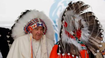 La histórica petición de perdón del papa Francisco a los indígenas de Canadá por "la destrucción cultural y la asimilación forzada" de la que fueron víctimas
