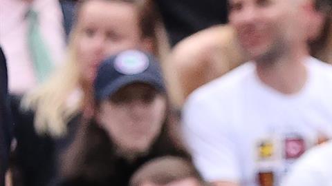 El tenista australiano reclamó y exigió la eliminación de su rival por meterse con el público.