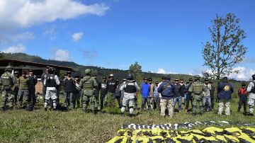 Ejército en México desarticula narcocampamento y detienen a 37 sicarios del CJNG
