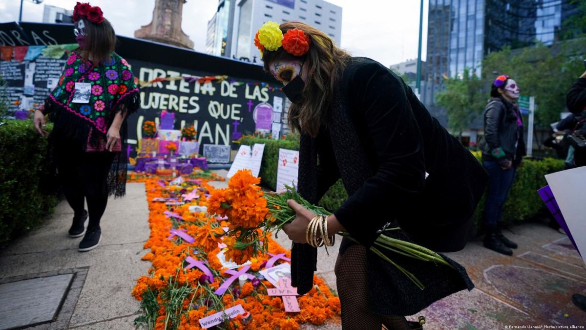 Activista mexicana muere tras ser quemada en la vía pública