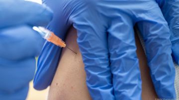 EE.UU. avala uso de vacuna Novavax contra COVID-19 en adultos
