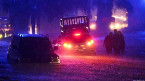 Huracán Bonnie se mantiene en categoría 2 y causa fuertes lluvias en México
