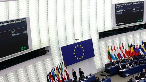 Eurocámara pide consagrar el aborto como derecho fundamental en la UE