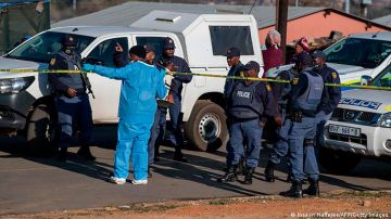 21 muertos en tres tiroteos en tabernas de Sudáfrica